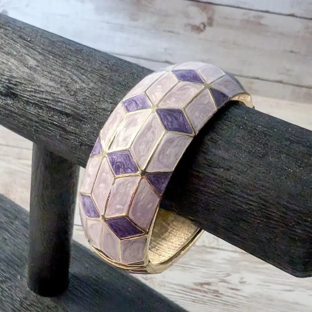 Vintage hinged bracelet
